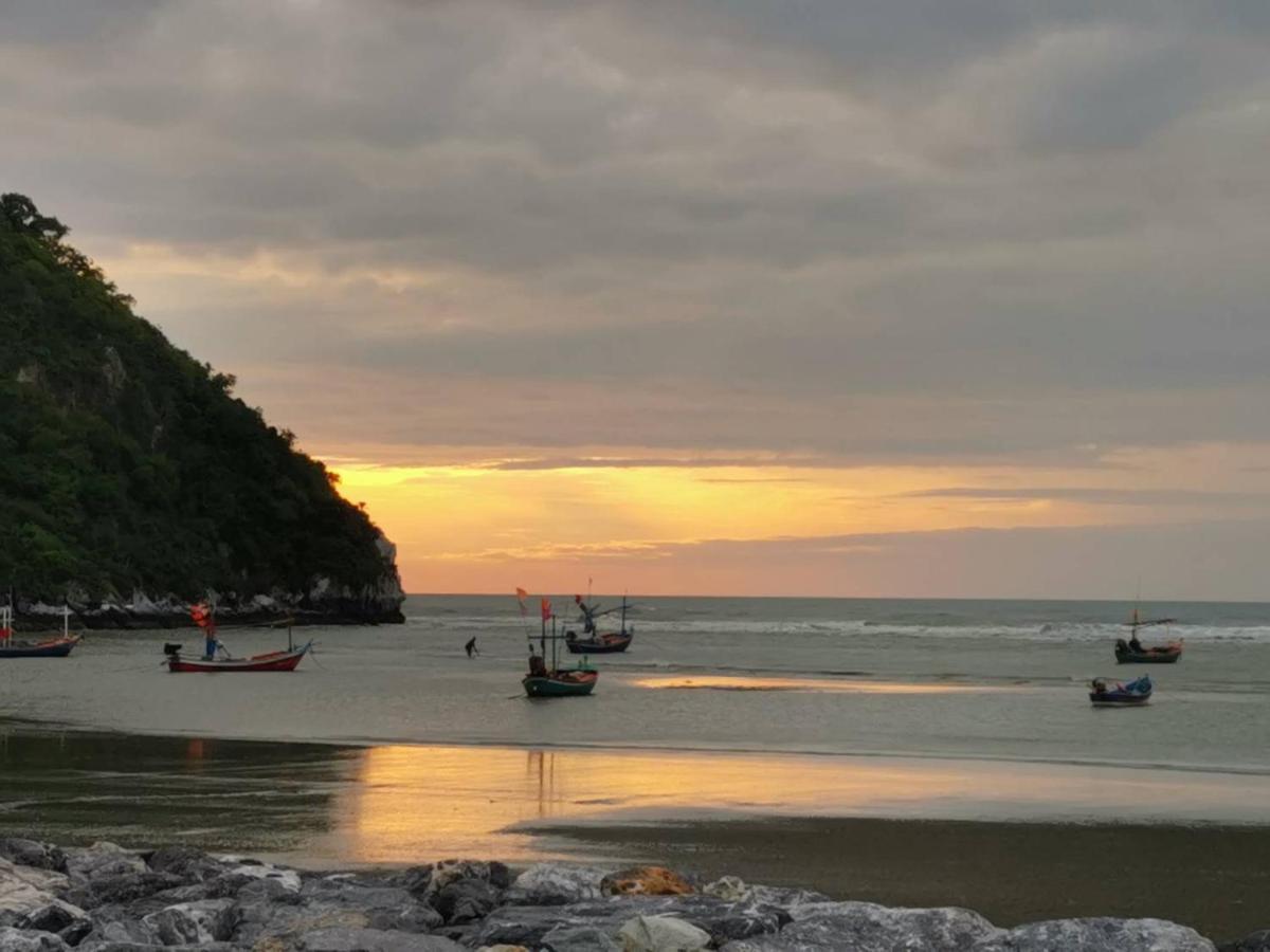 The Beach Boutique Resort Ban Pak Nam Pran Exteriör bild