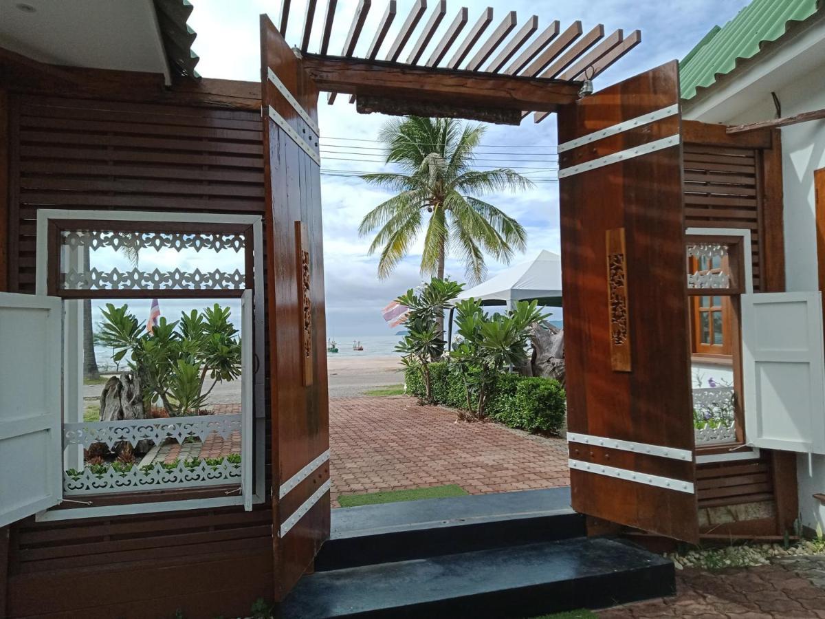 The Beach Boutique Resort Ban Pak Nam Pran Exteriör bild