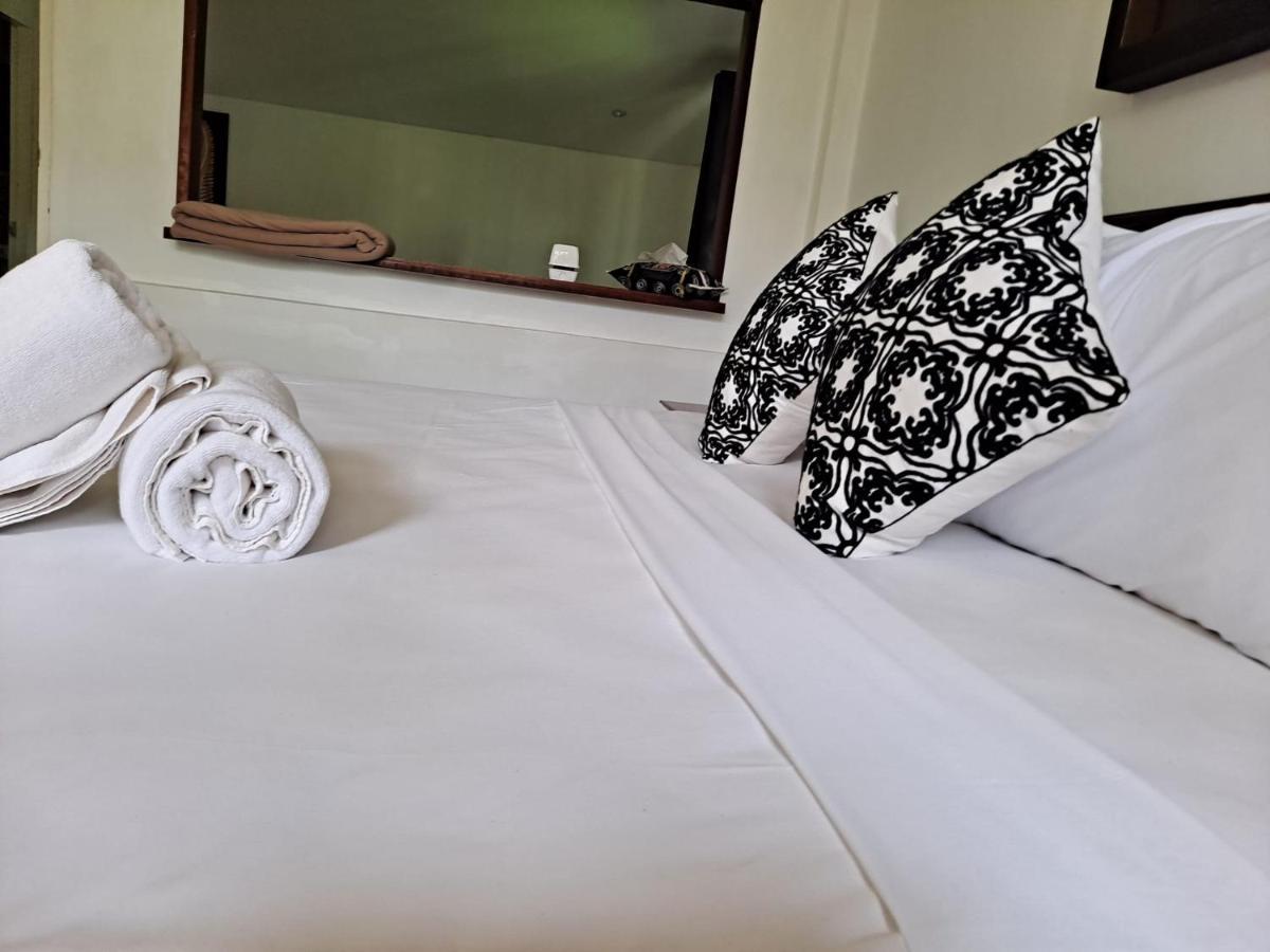 The Beach Boutique Resort Ban Pak Nam Pran Exteriör bild